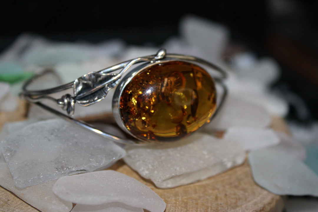 Amber Bracelet - Floating Lotus