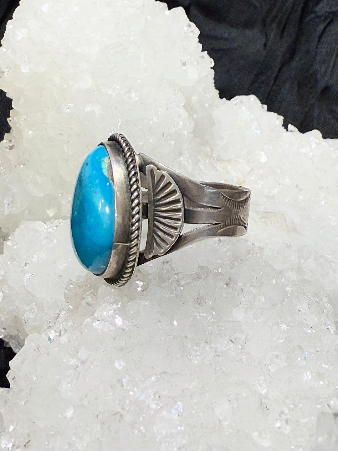 Antique Navajo Turquoise Ring - Floating Lotus