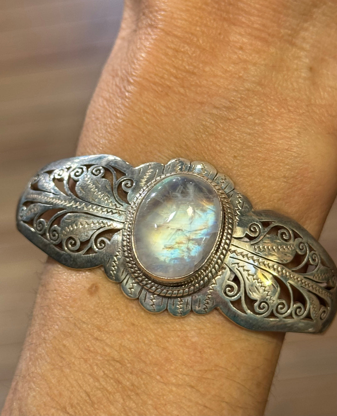 Jhali Moonstone Bracelet - Floating Lotus