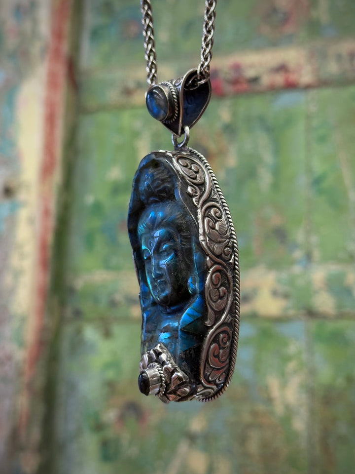 Labradorite Quanyin Pendant - Floating Lotus