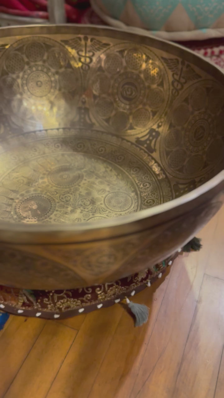 Large Stand in Auspicious Singing Bowl