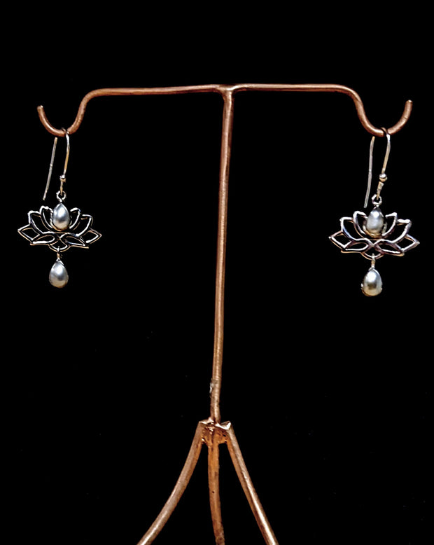 Timeless and Elegant Lotus Pearl Earrings - Floating Lotus