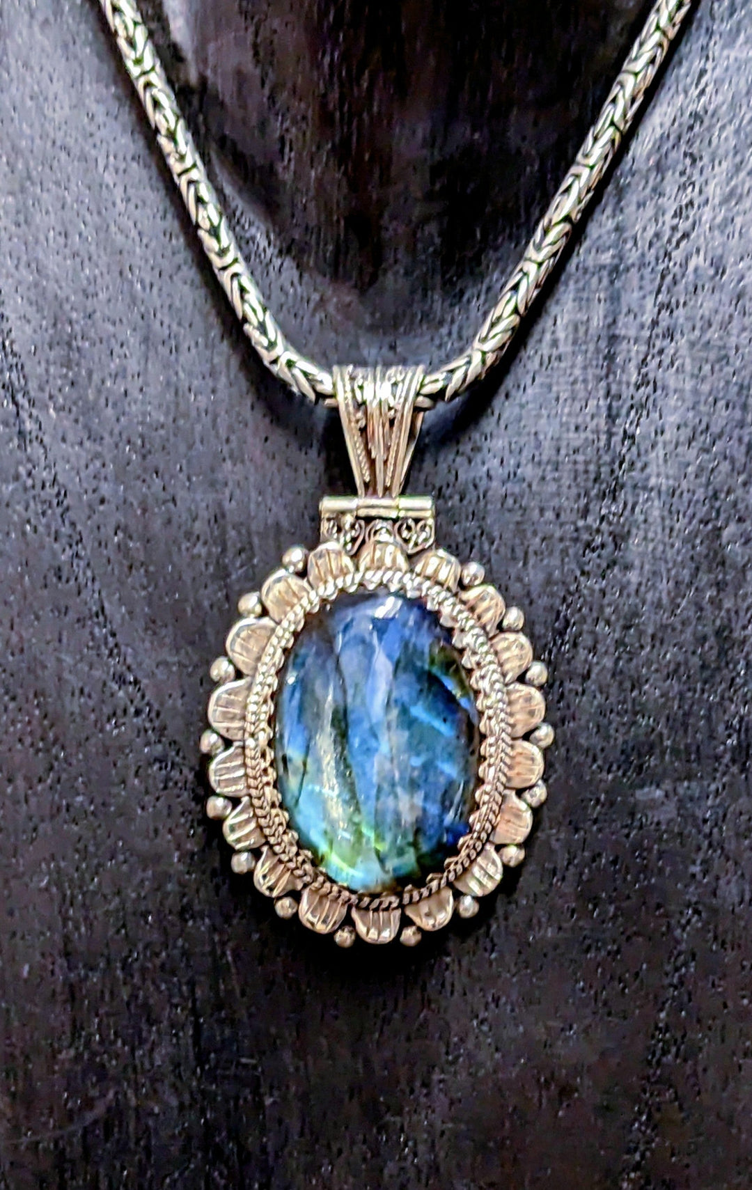 Transformative Labradorite Aura Pendant - Floating Lotus