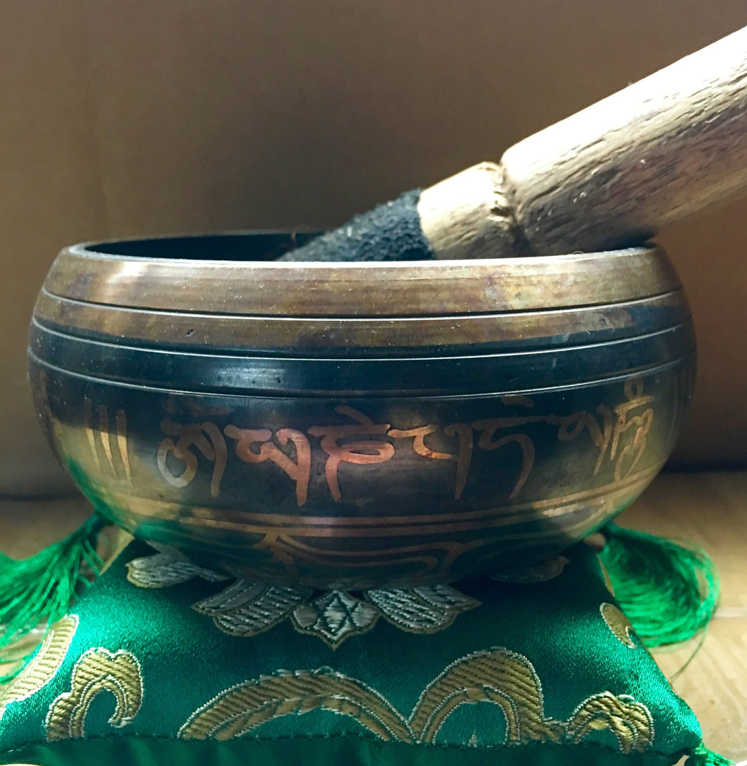 Tibetan Singing Bowl Throat Chakra - Floating Lotus